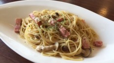 キノコとベーコンのペペロンチーノ