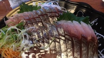 スーパーのアジ