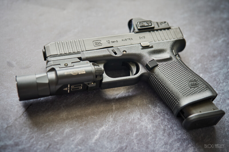G19 Gen5 に G17Gen5 のマガジンを装着