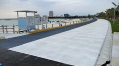 アラハビーチ ボードウォーク施工中