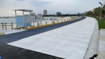 アラハビーチ ボードウォーク施工中