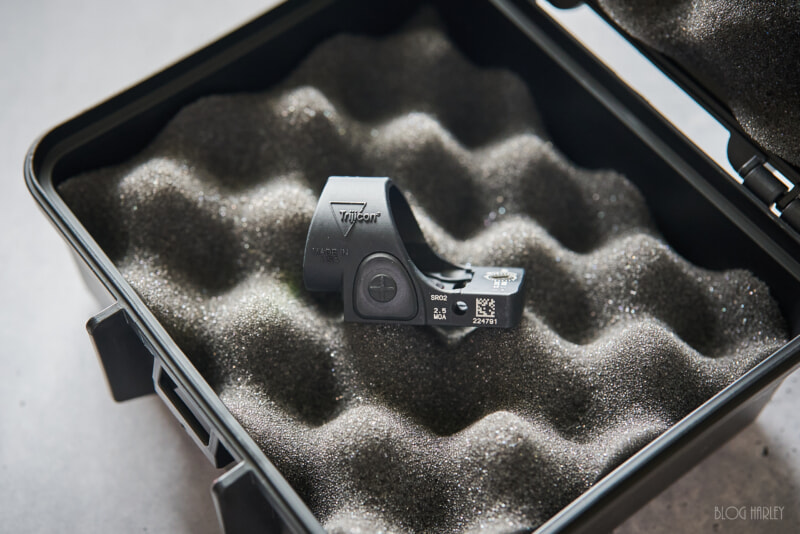 Trijicon SRO 実物