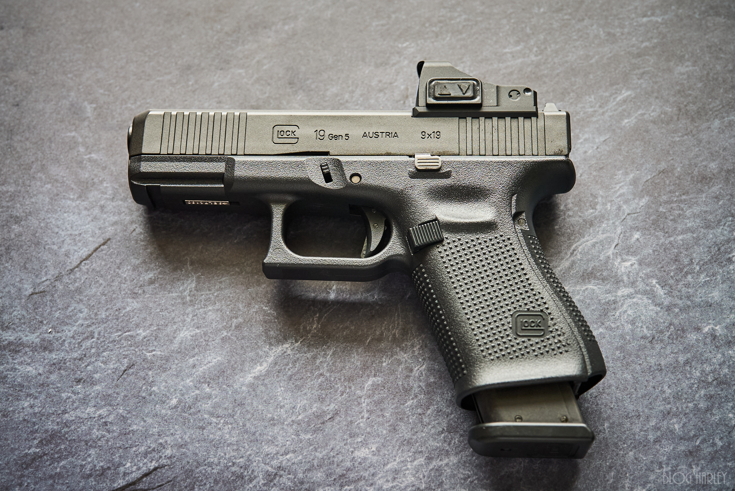 グロック徹底解説 G17/G19の違いからカスタムパーツの選び方まで