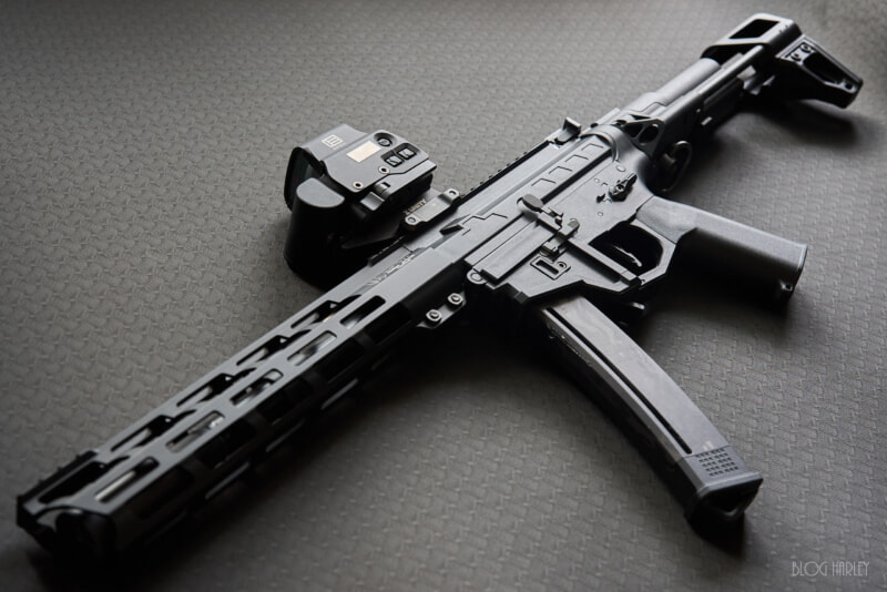 C.A.T. Versatile-8 SMG + EOTECH HWS EXPS3-0
