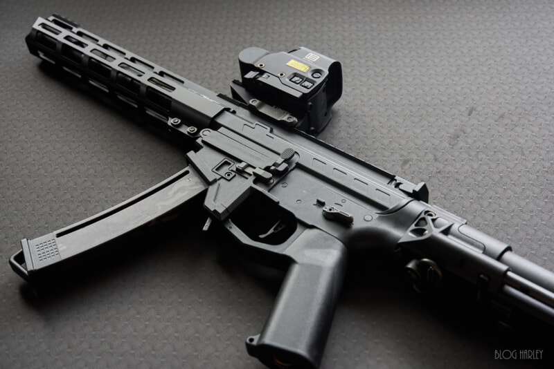 C.A.T. Versatile-8 SMG + EOTECH HWS EXPS3-0