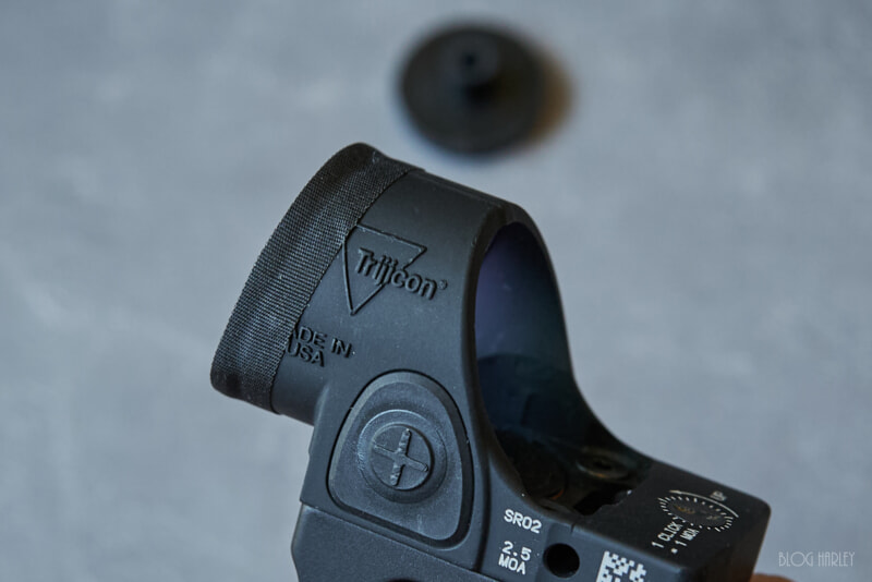 Trijicon SRO レンズプロテクター装着
