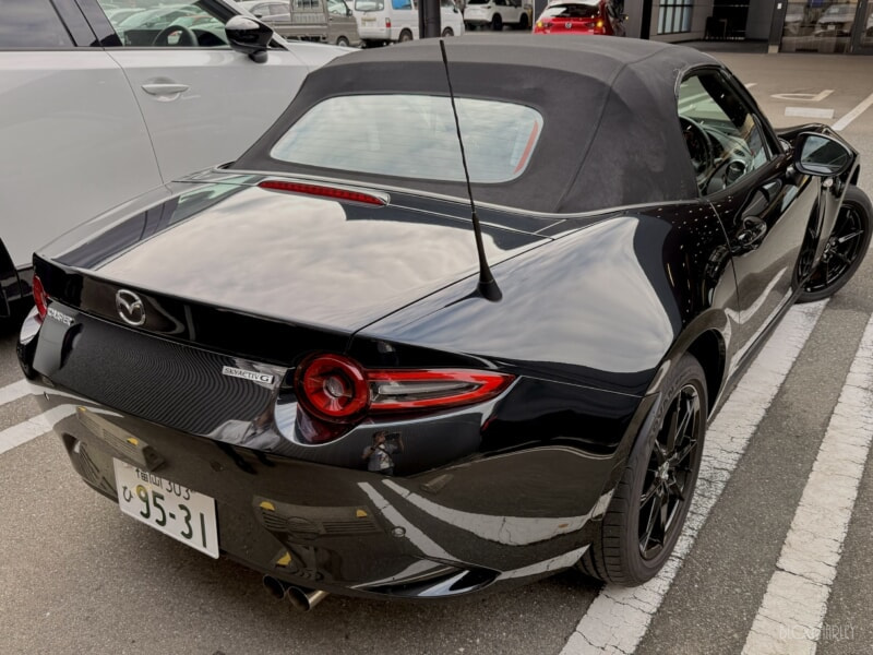 ロードスター 後ろ