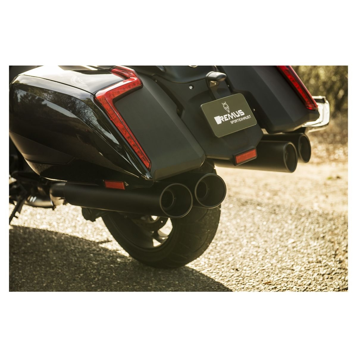 BMW K1600B のマフラーを REMUS に交換（但し、妄想） - BLOG HARLEY